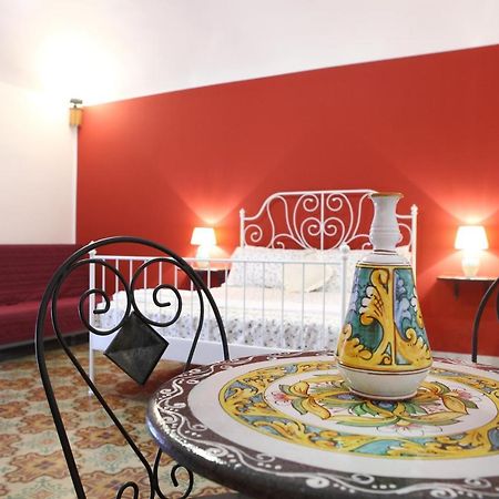 B&B Maia House Santo Stefano di Camastra Dış mekan fotoğraf