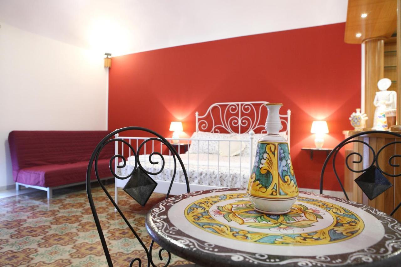 B&B Maia House Santo Stefano di Camastra Dış mekan fotoğraf